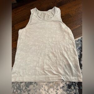 Lululemon swiftly tech tank in light beige/gray camo estimated size 10 EUC